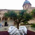 La Siciliana-di Fronte La Cattedrale Palermo