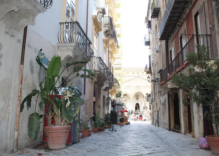 La Siciliana-di Fronte La Cattedrale * 巴勒莫