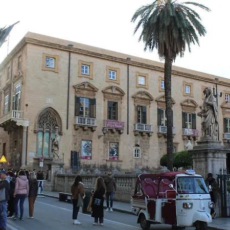 La Siciliana-di Fronte La Cattedrale * Palermo