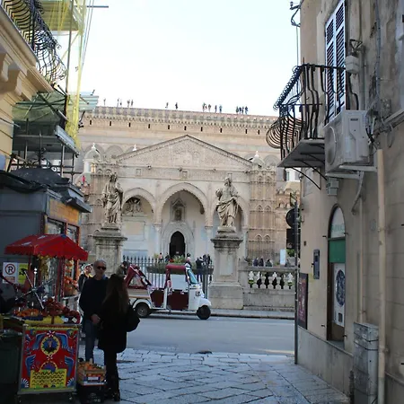 La Siciliana-di Fronte La Cattedrale * Palermo