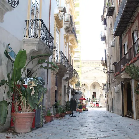 La Siciliana-di Fronte La Cattedrale * Palermo
